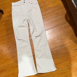 Hidden Ryan Women’s White Flare Jeans with Knee Rips